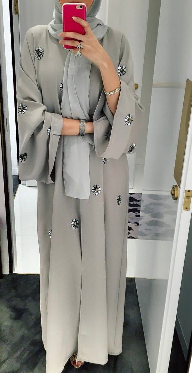 Abaya mit Strassblumen