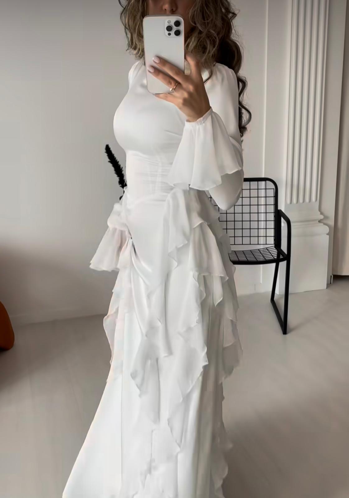 Kleid mit hohem Kragen